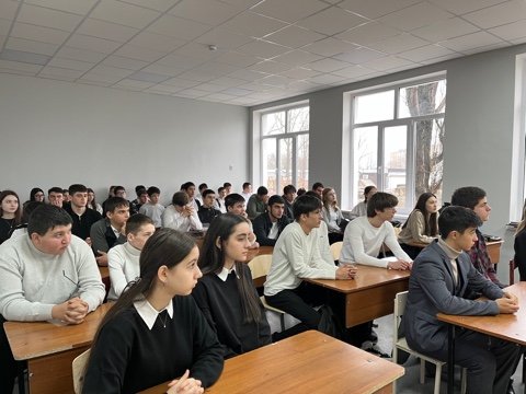 Полицейские Моздокского района Северной Осетии совместно с Общественным советом ОМВД провели со школьниками лекции о вреде наркотиков
