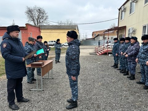 В Моздокском районе наградили сотрудников Сводного отряда, отличившихся при выполнении служебного долга