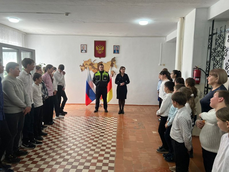 В школе поселка Садовый сотрудники Госавтоинспекции Моздокского района провели «День безопасности на дорогах!»