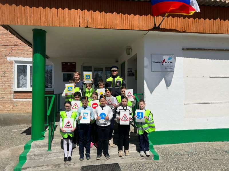В школе поселка Садовый сотрудники Госавтоинспекции Моздокского района провели «День безопасности на дорогах!»